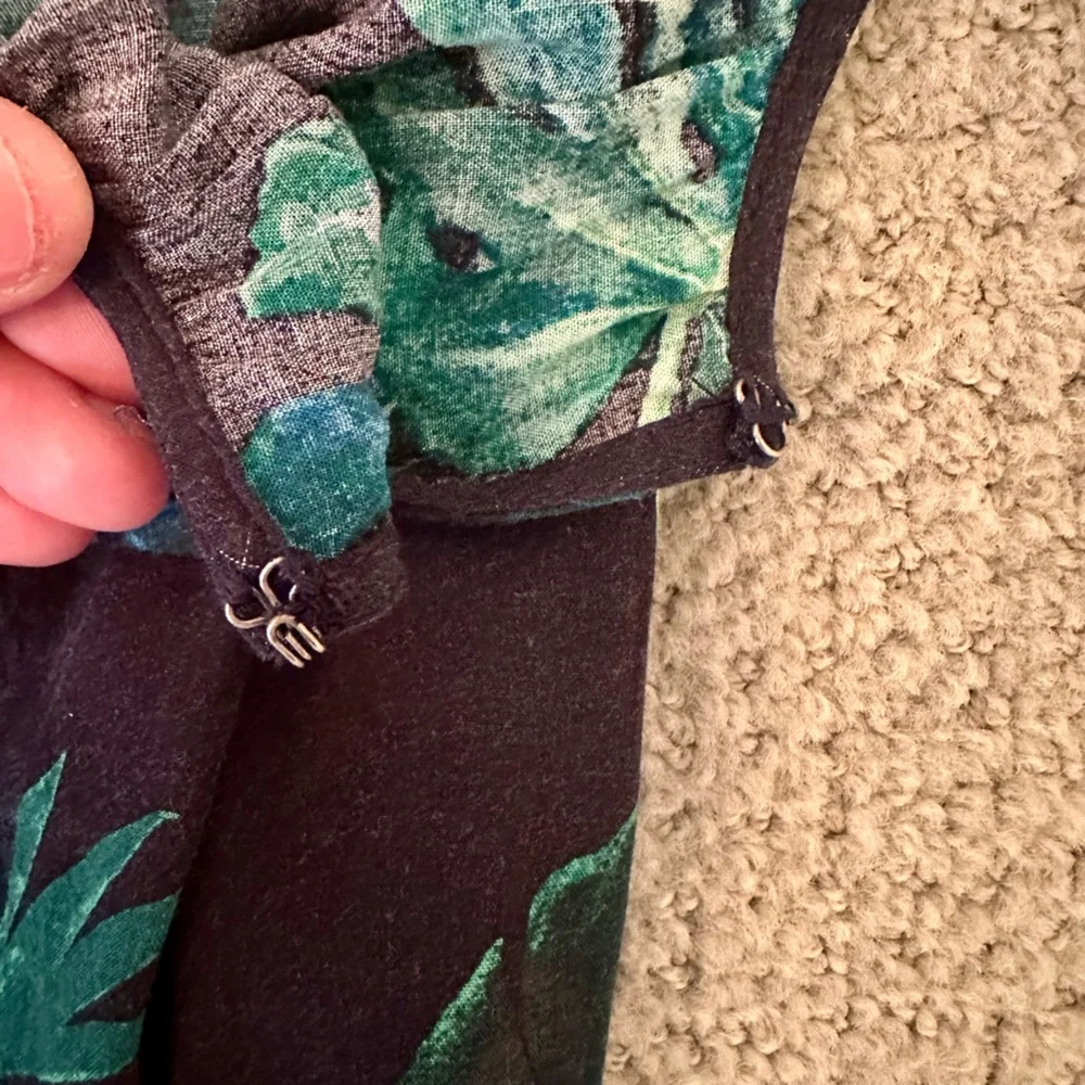 Old Navy - Tropical Leaf Halter Style Tank - In perfect condition! - Picture 5 of 7